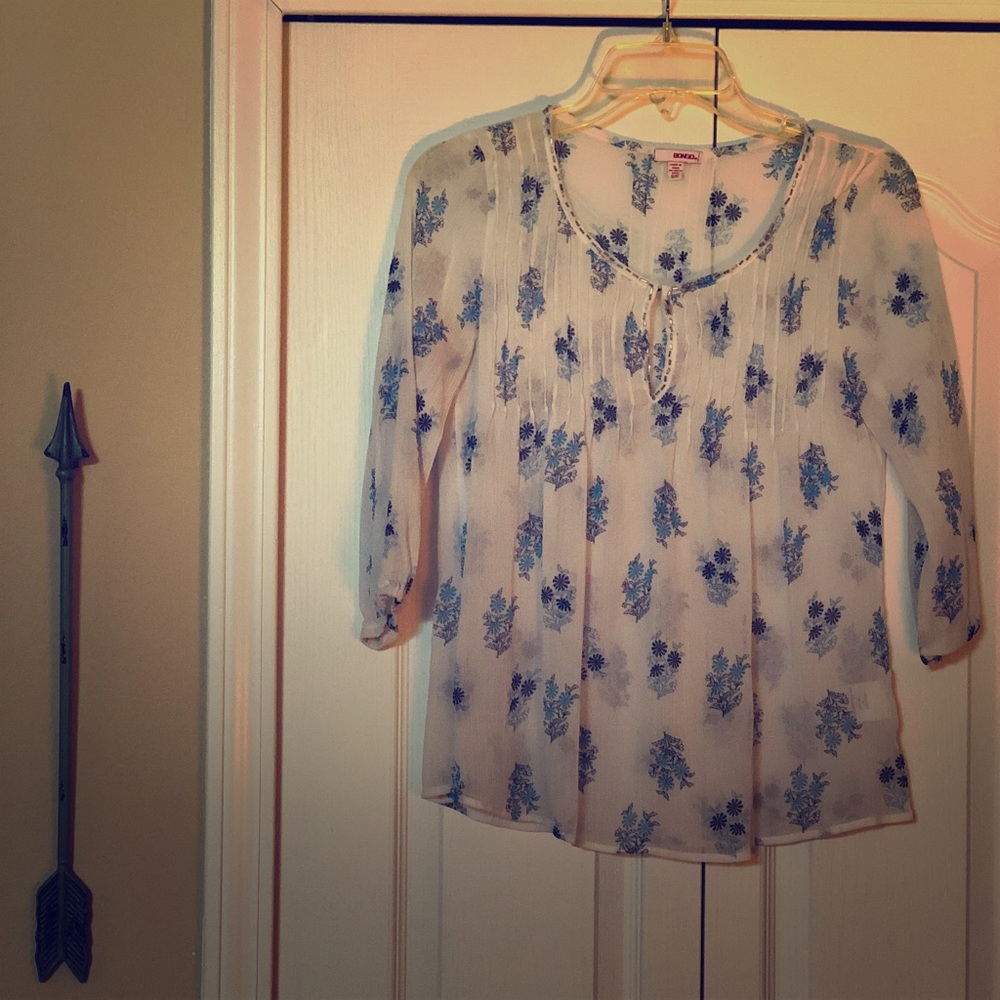 Bongo Snowflake Sheer Top NWOT
